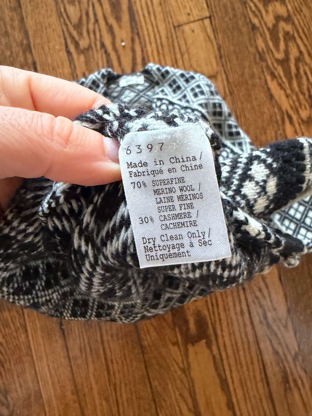 6397 Fair Isle Merino Cashmere Sweater – Black & Ivory – XS - Picture 4 of 4